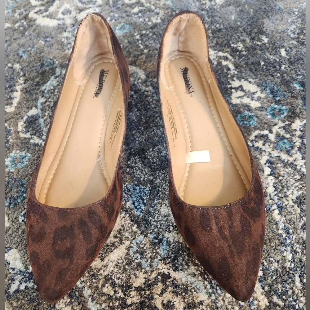 MERONA Pointy Toe Flats, SIZE 7- Animal Print